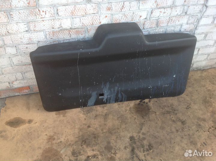 Обшивка крышки багажника Пежо Партнёр