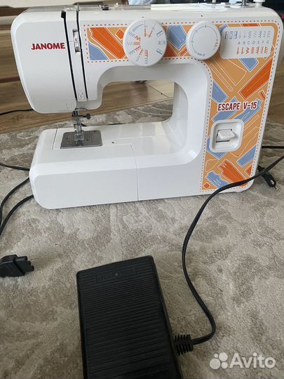 Швейная машина Janome