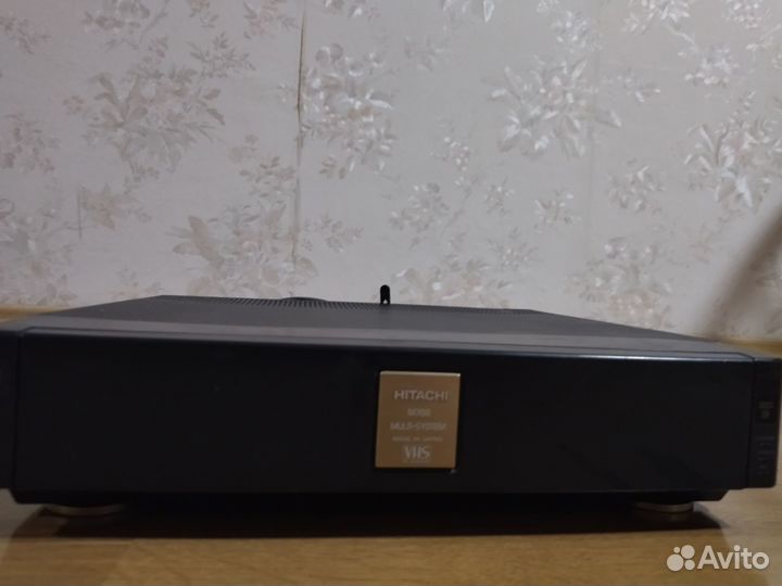 Видеомагнитофон Hitachi VT-M768EM