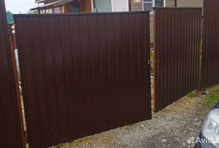 Секционные ворота с калиткой бу