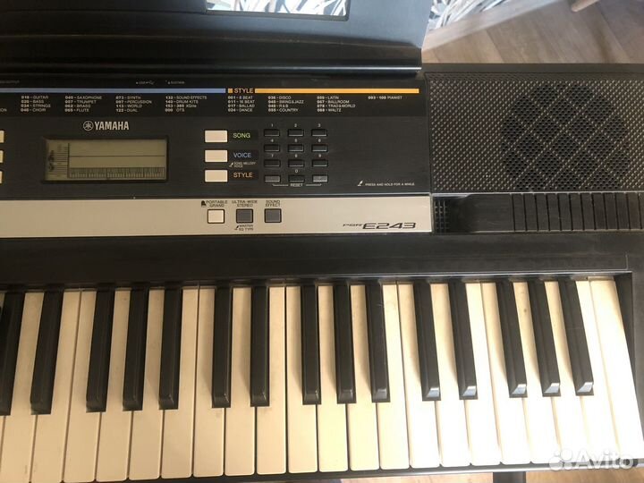 Синтезатор Yamaha psr e243