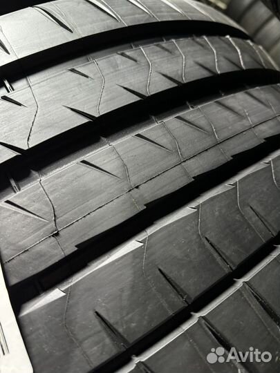 Michelin Pilot Sport 4 S 285/40 R23 и 325/35 R23 Y