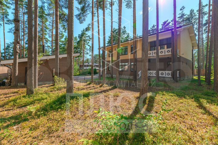 Дом 444 м² на участке 21 сот.