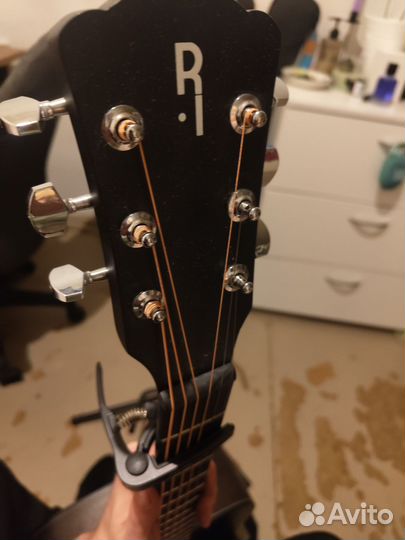 Акустическая гитара