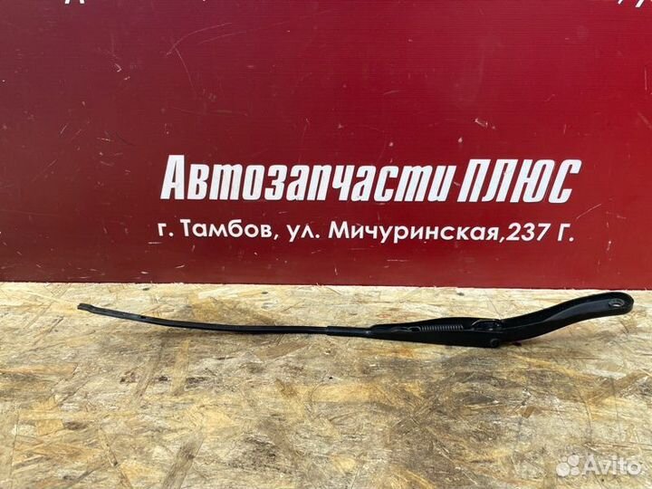 Поводок дворника передний правый Renault Sandero