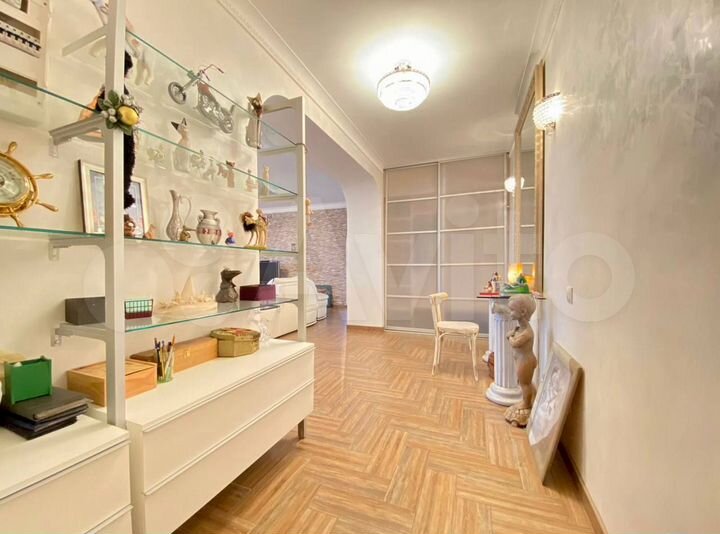 2-к. квартира, 105 м², 9/9 эт.
