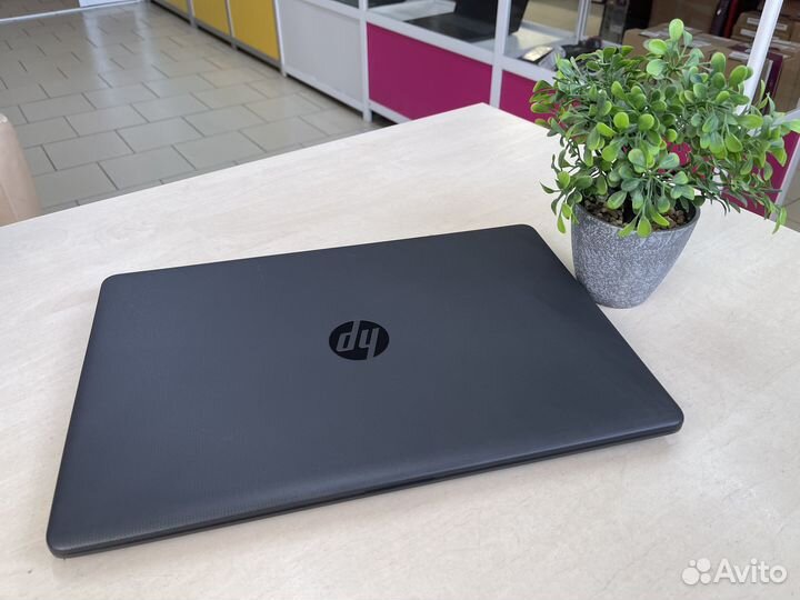 Ноутбук HP/Core i3-7Gen/8GB/R520/SSD