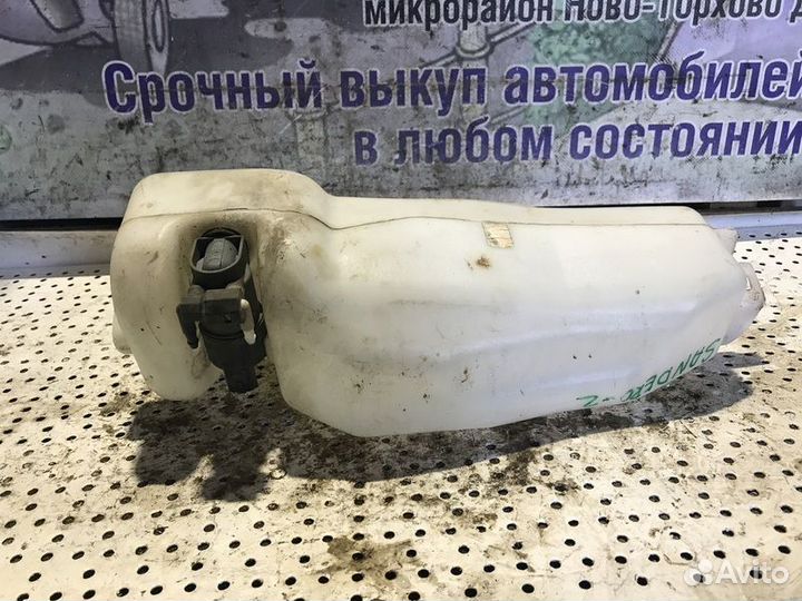 Бачок омывателя Renault Sandero