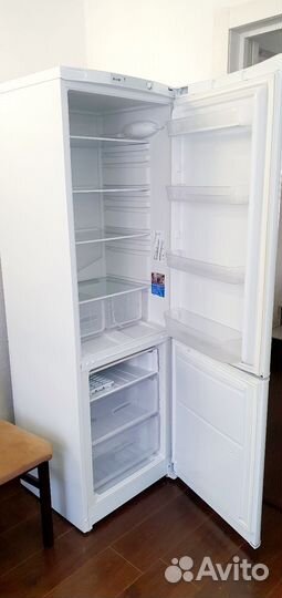 Продаю холодильник Indesit высота 190 см