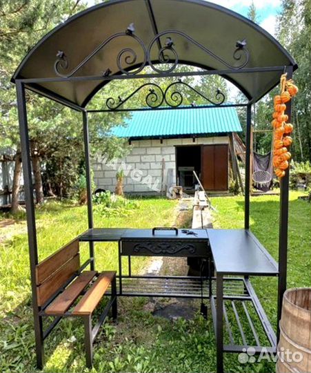 Мангал с крышей