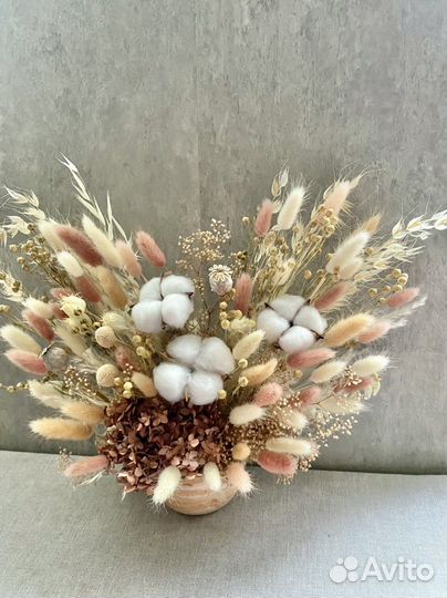 Композиция из сухоцветов с хлопком и гортензией