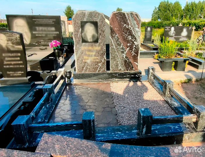 Памятники, мемориальные комплексы, надгробия