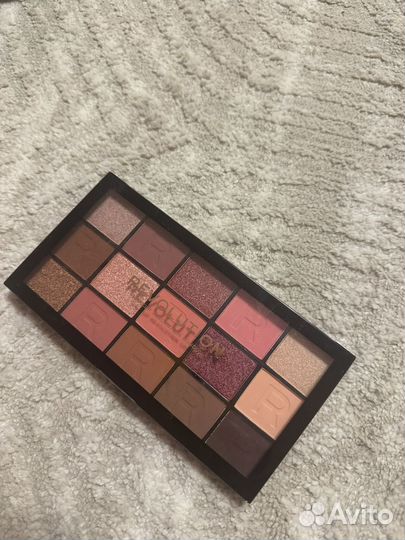 Палетка румян и теней makeup revolution