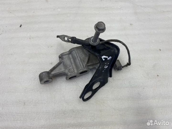 Кронштейн опоры двигателя Toyota Camry V50/V55