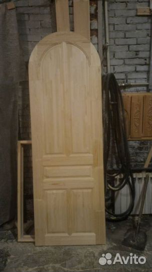 Дверь из массива дерева