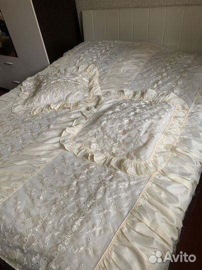 Покрывало с наволочками