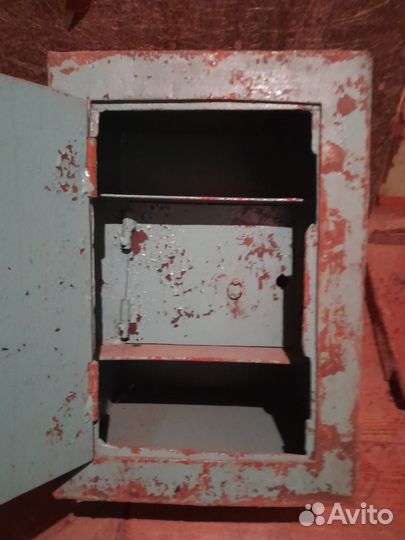 Сейф металлический