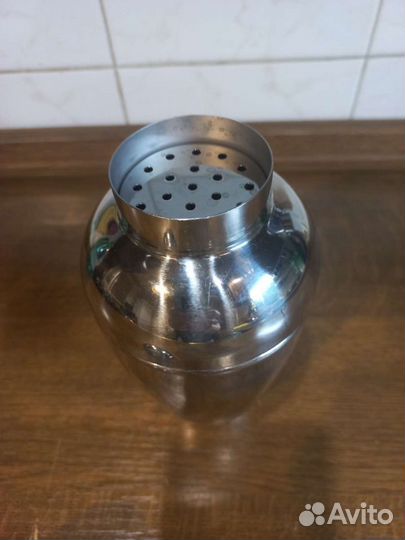 Два барных шейкера