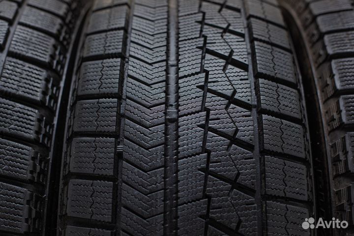 Bridgestone Blizzak VRX 215/65 R16 98S