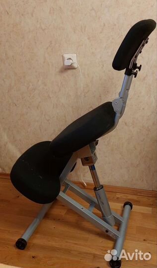 Коленный стул со спинкой Smartstool