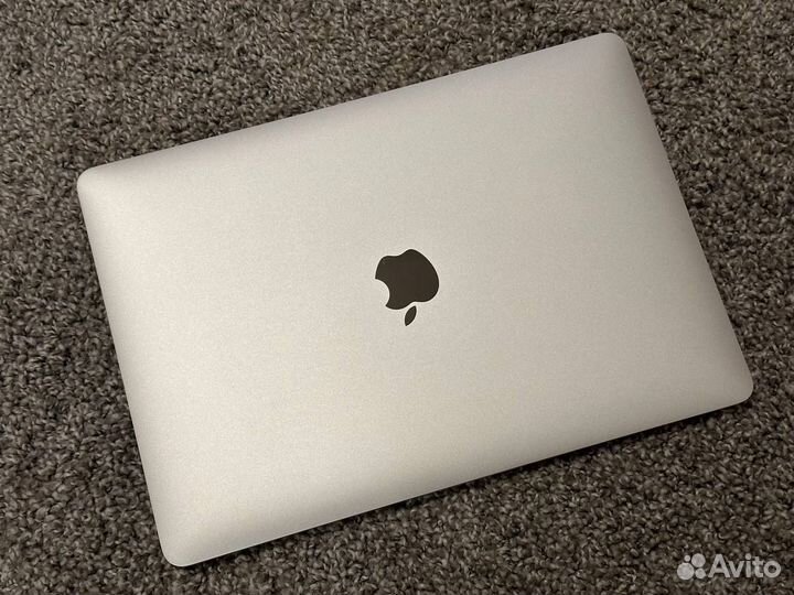 Apple macbook pro 2017 8/128 GB