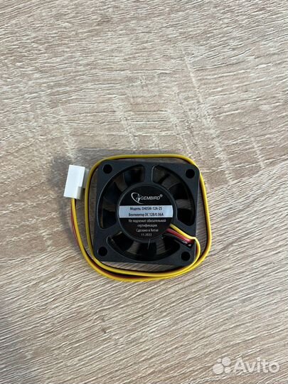 Вентилятор для компьютера 40х40х10мм