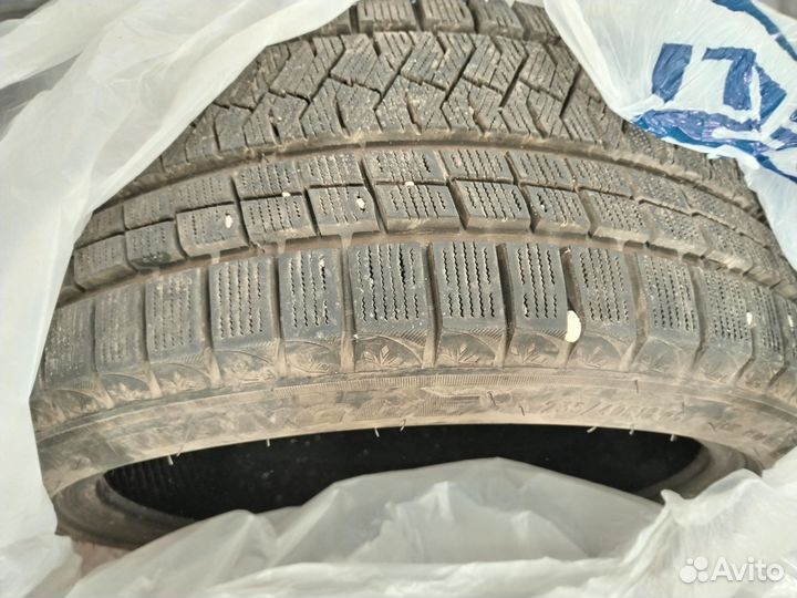 Triangle PL02 235/40 R18