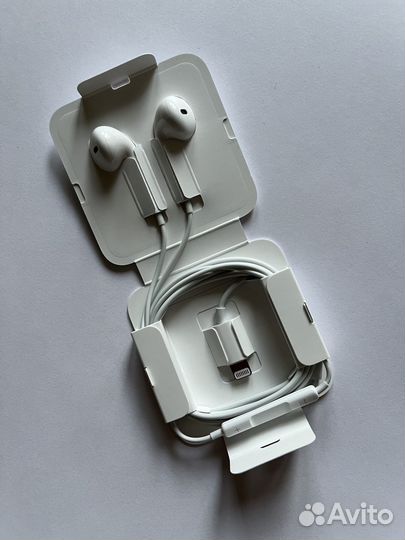 Наушники Apple EarPods с разъёмом Lightning