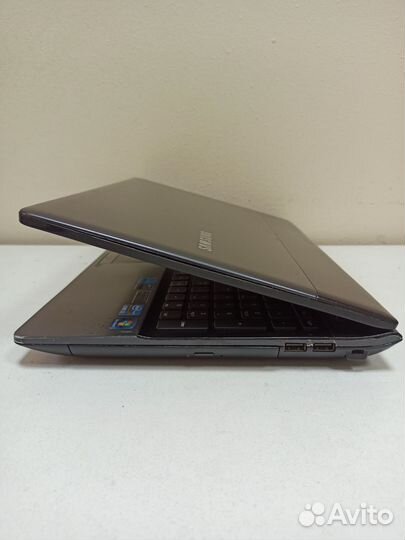 Ноутбук Samsung core i3 2350M/5Гб/GT 520MX 1Гб