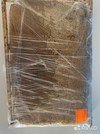 Свежий мед в сотах