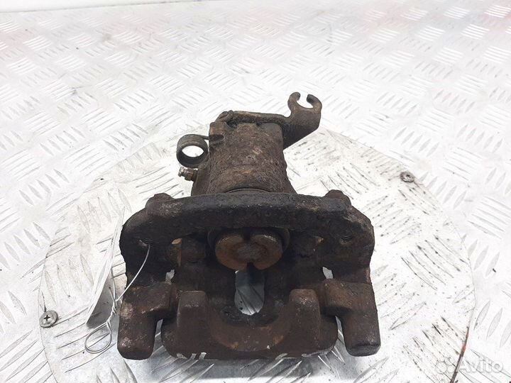 Суппорт задний правый для Volvo S40 V40 1