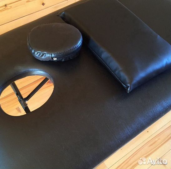 Массажный стол с вырезом для лица