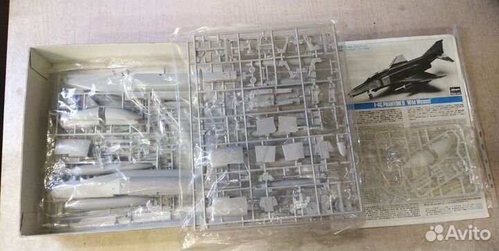 Модель самолета 1:48