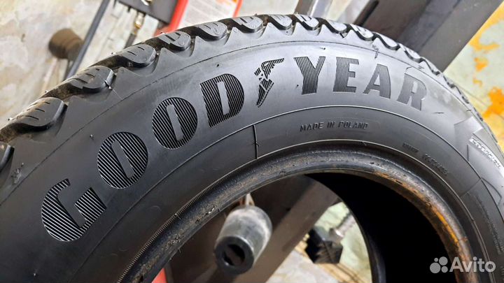 Goodyear Ultra Grip Ice Arctic 2 SUV 215/55 R17