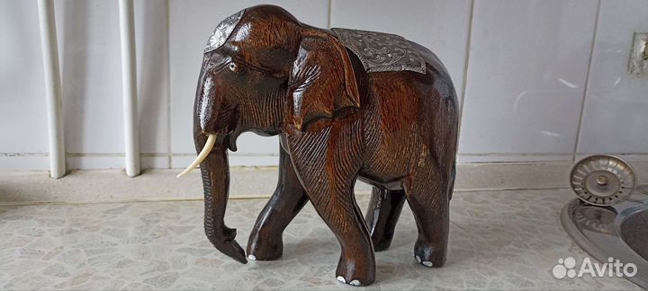 Статуэтка большой слон