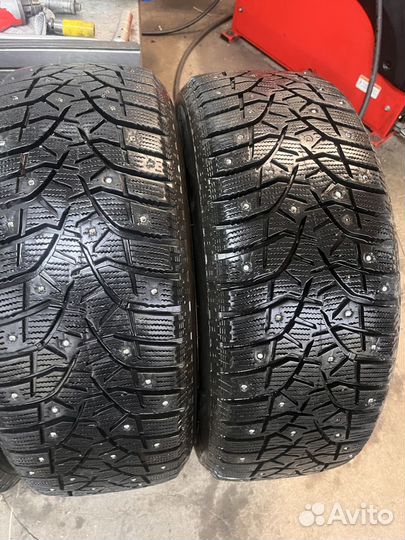 Bridgestone Blizzak Spike-02 225/55 R17