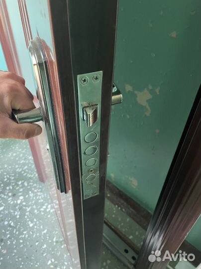 Дверь входная металлическая левая бу