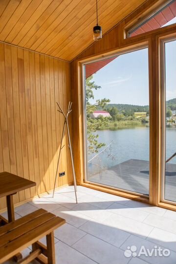 Дом на берегу озера