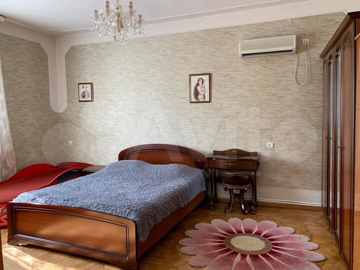 Дом 206 м² на участке 4,8 сот.