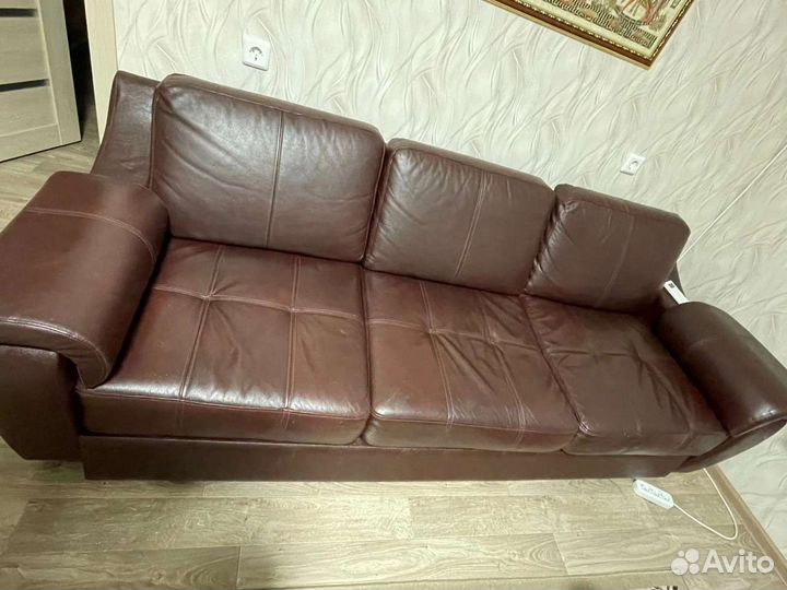 Кожаный диван бу