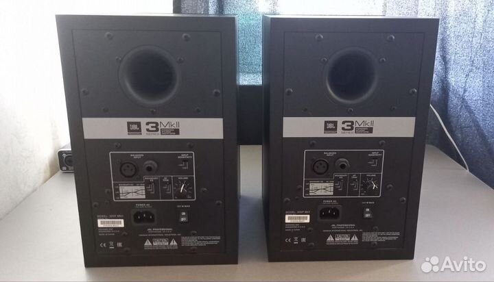 Студийные мониторы JBL 305p mkii