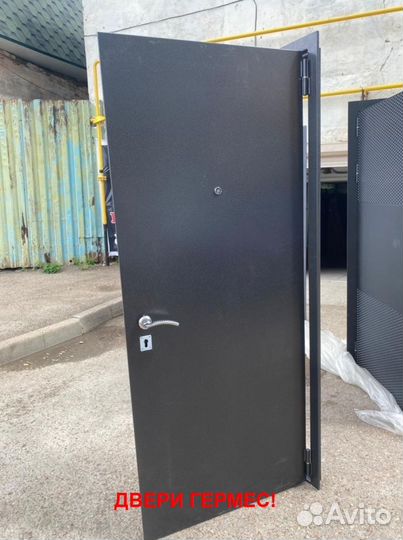 Толстая входная дверь с отличной шумоизоляцией