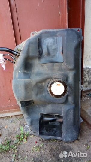 Бак топлевный с насосом Ниссан Сентра 2000-2006год