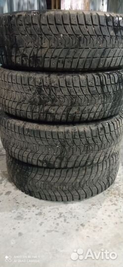 Michelin X-Ice North XIN3 215/65 R16