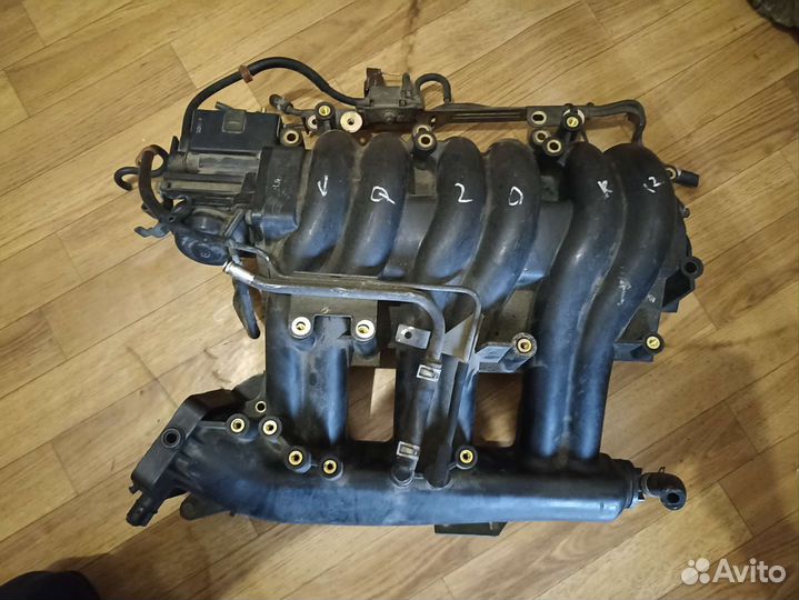 Впускной коллектор на ниссан Максима а 33 2004 г