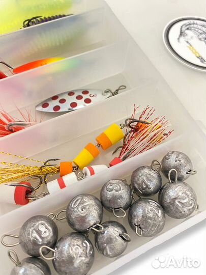 Набор с приманками Lucky John для рыбалки