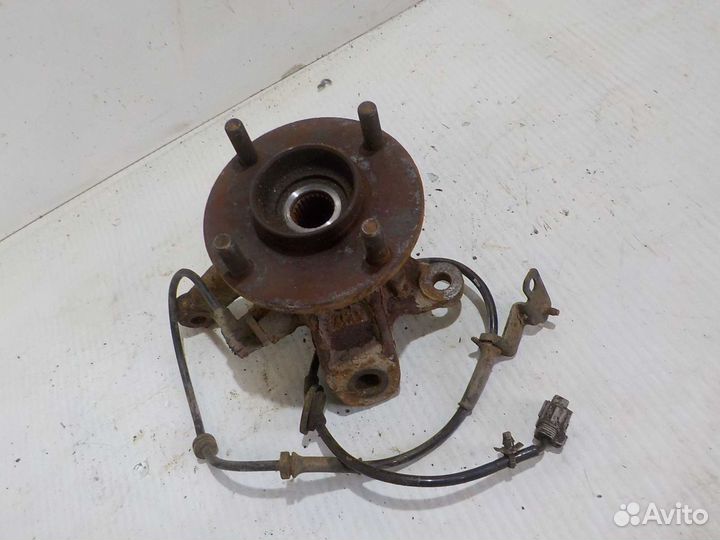 Кулак поворотный передний правый Nissan Almera N16