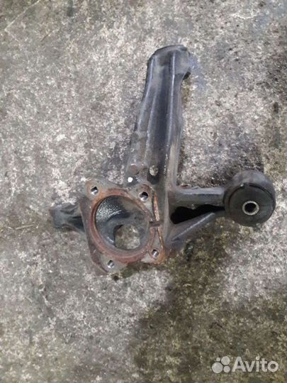 Кулак задний левый тойота камри 40,50,55