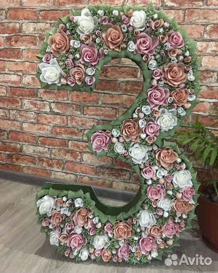 Цифра 3 с цветами