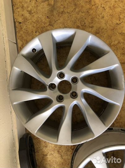 Подам комплект оригинальных дисков Volvo r18